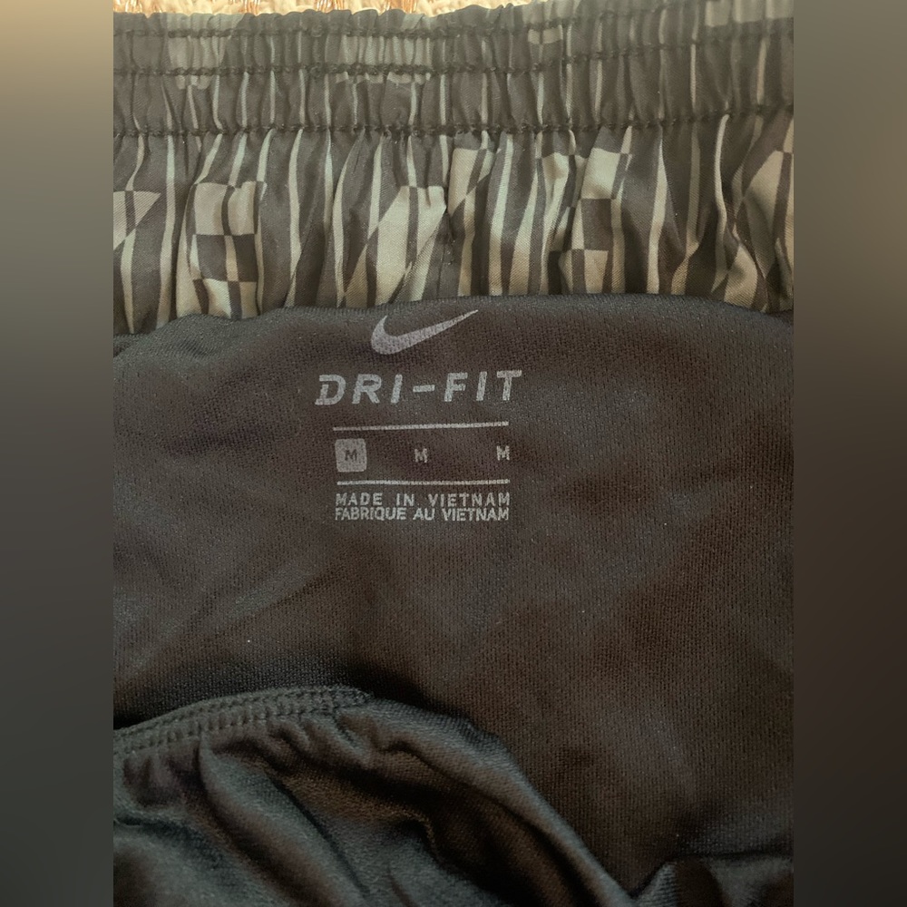 Nike Dri-Fit running shorts - Picture 2 of 3